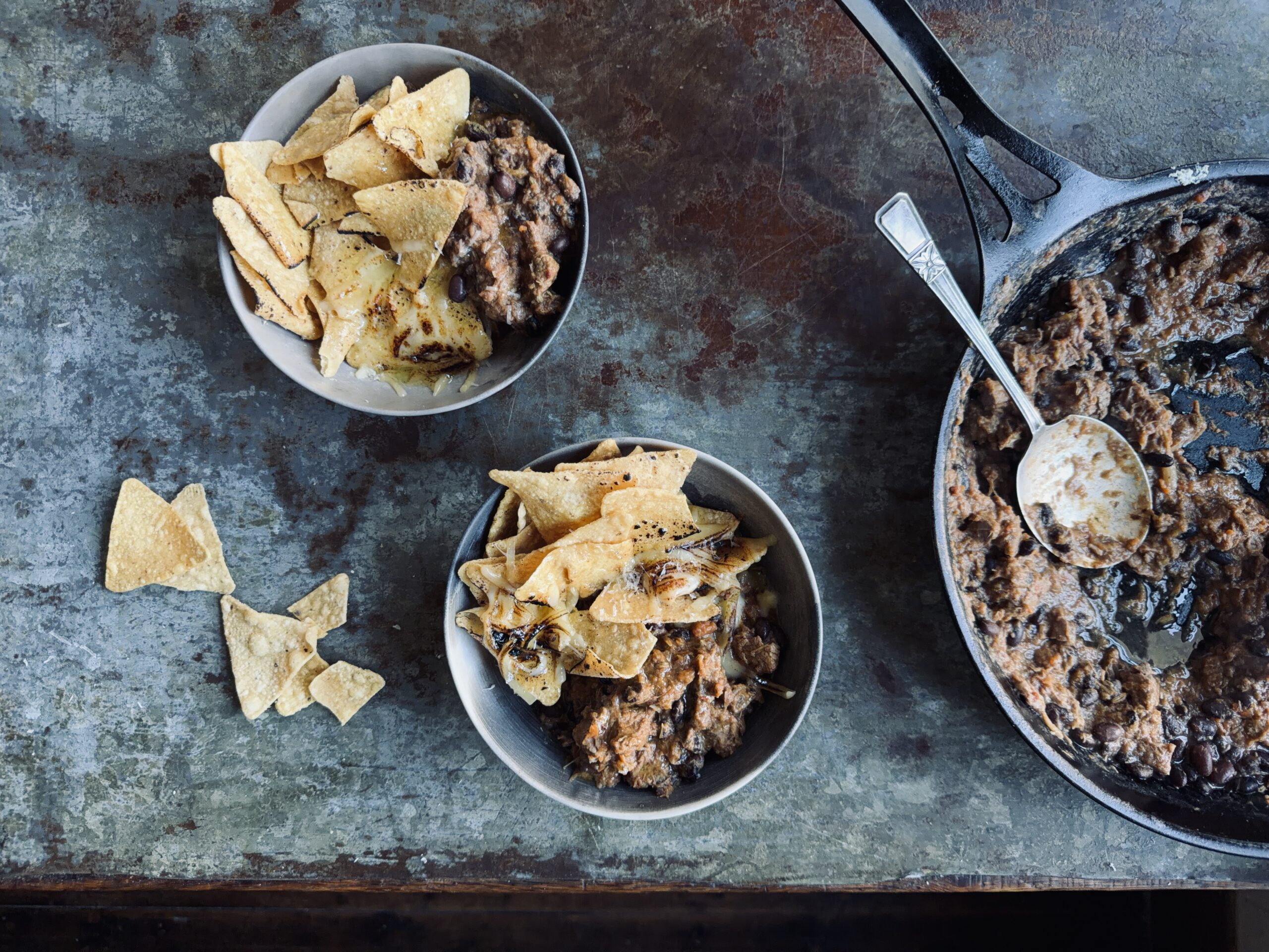 SLOW-COOKED CHUCK NACHOS - Angus Reserve